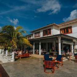 93- Hilton’s Labriz Gastrolounge