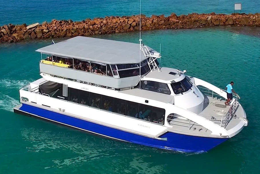 Ferry from Praslin to La Digue
