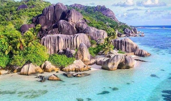Visit La Digue Island from Praslin